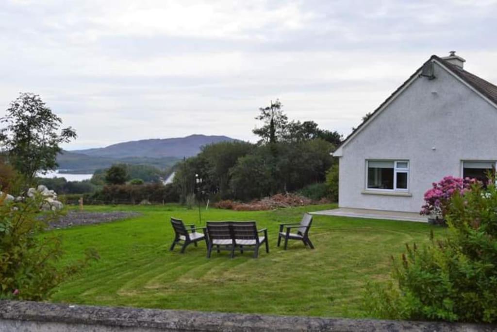 Twin Lake View - Bungalow In Pontoon Foxford Exterior photo